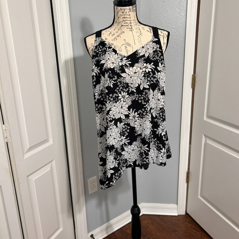 Vince Camuto asymmetrical hem flowy tank top size large